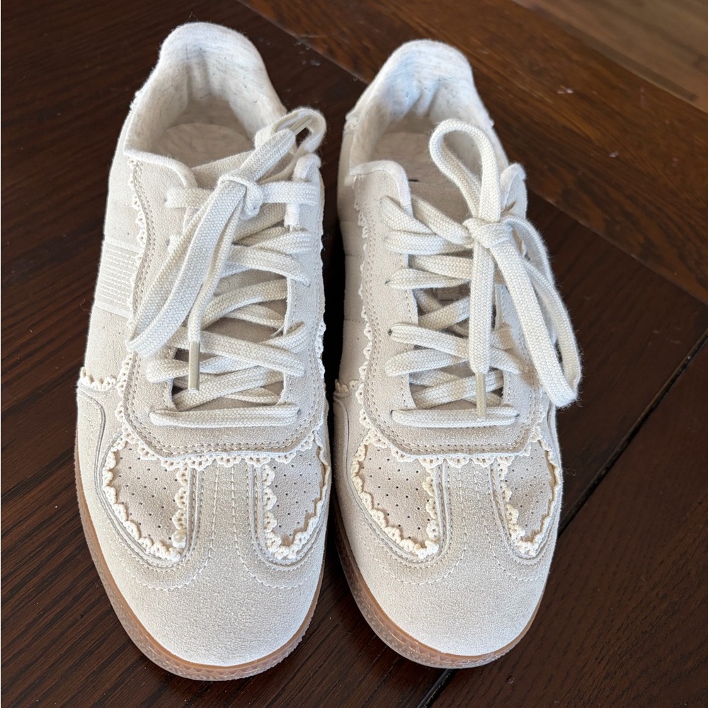 Neutral Lace-Up Women’s Sneakers in Cream